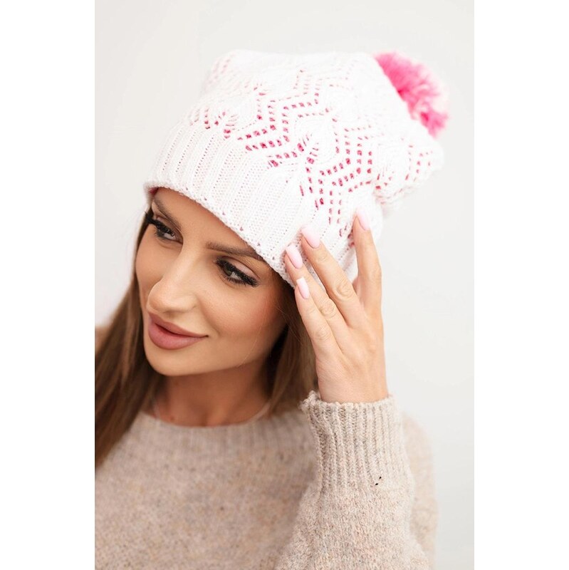 MladaModa Dámska čiapka s ozdobným vzorom a brmbolcom model K467 biela 66882705