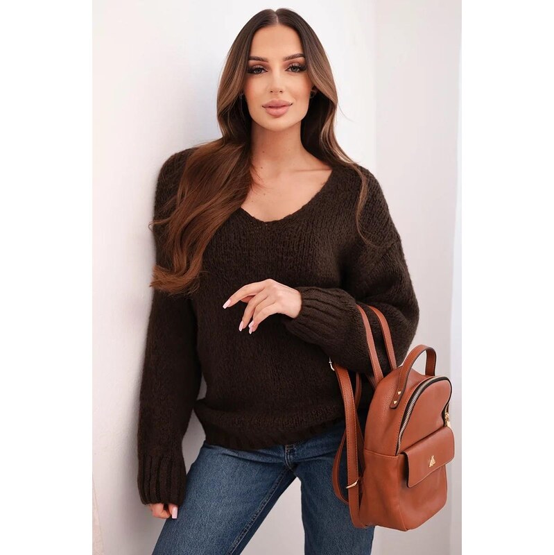 MladaModa Sveter so srdiečkovým výstrihom model IT113 hnedý 66882788