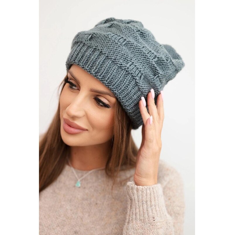 MladaModa Dámska čiapka s ozdobným pletením model K451 tmavá šedá 66891445