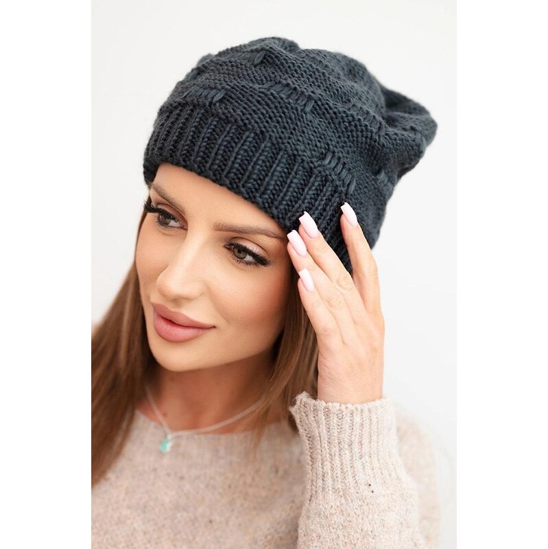 MladaModa Dámska čiapka s ozdobným pletením model K451 grafitová 66979944