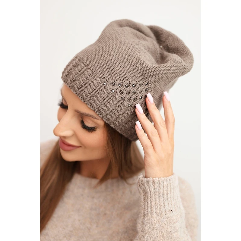 Kesi Dámska zimná čiapka s ozdobným úpletom a cvokmi 67040845