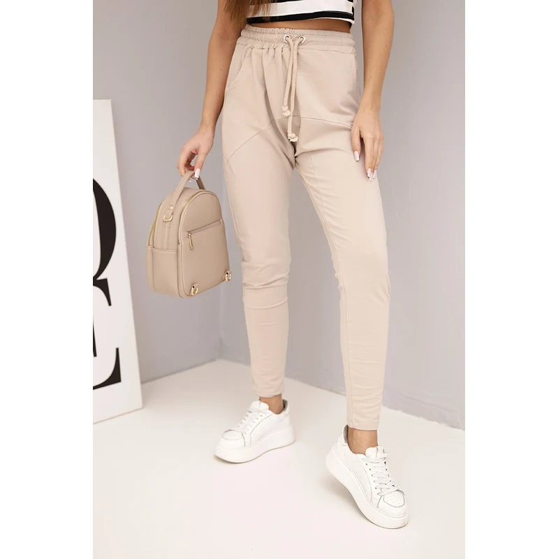 Kesi Dámske béžové cargo nohavice s vreckami a retiazkou 67076038