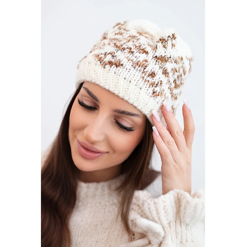 Kesi Dámska zimná čiapka s dekoratívnymi kryštálmi 67182372