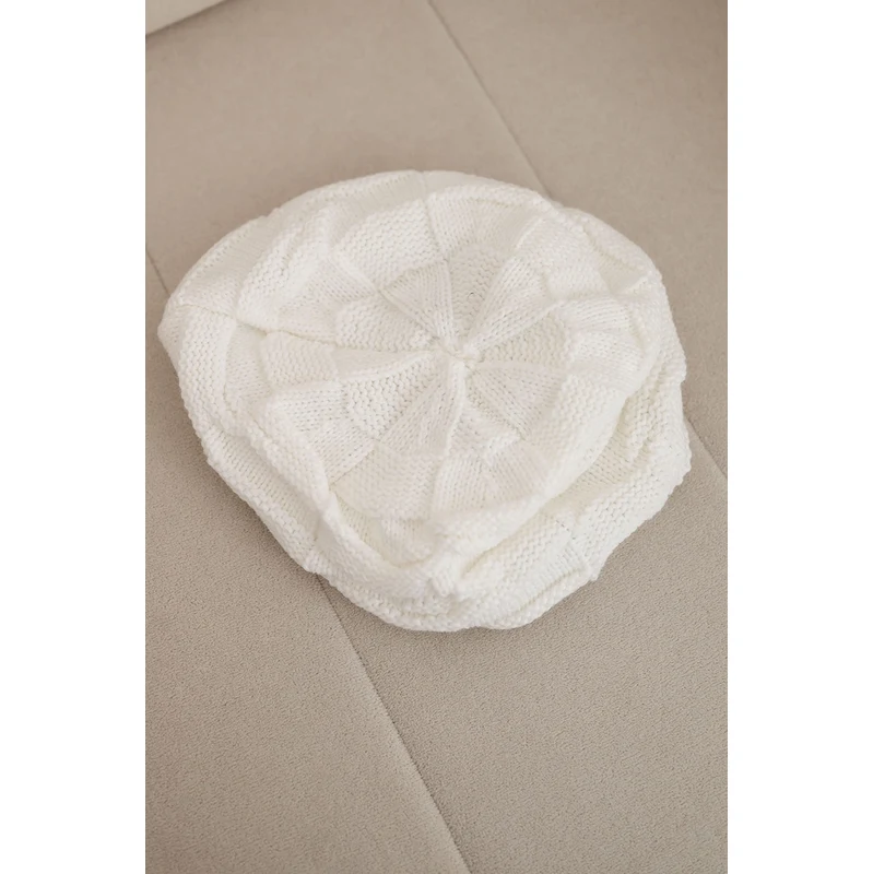 Dámska zimná čiapka Kesi s ozdobným vzorom a džínsami 67182368