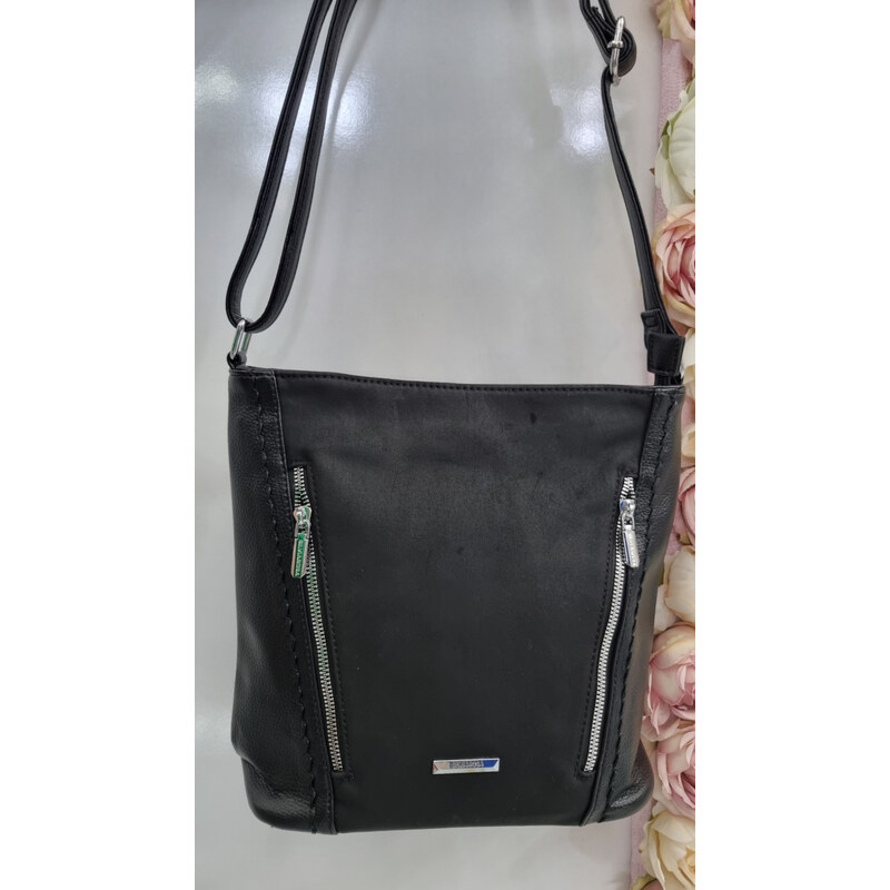 E-shop Katrins Fashion Jednoduchá čierna crossbody kabelka Silvia Rosa