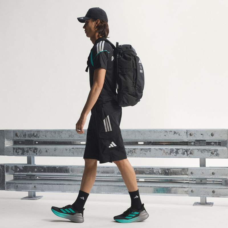 Adidas ŠORTKY MERCEDES - AMG PETRONAS FORMULA 1 TEAM MECHANICS SHORT 67218474