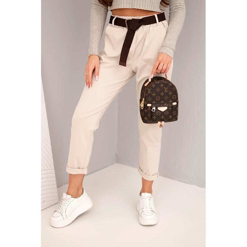 K-Fashion Dámske bavlnené nohavice s opaskom a záhybom na nohe béžovej 67263679