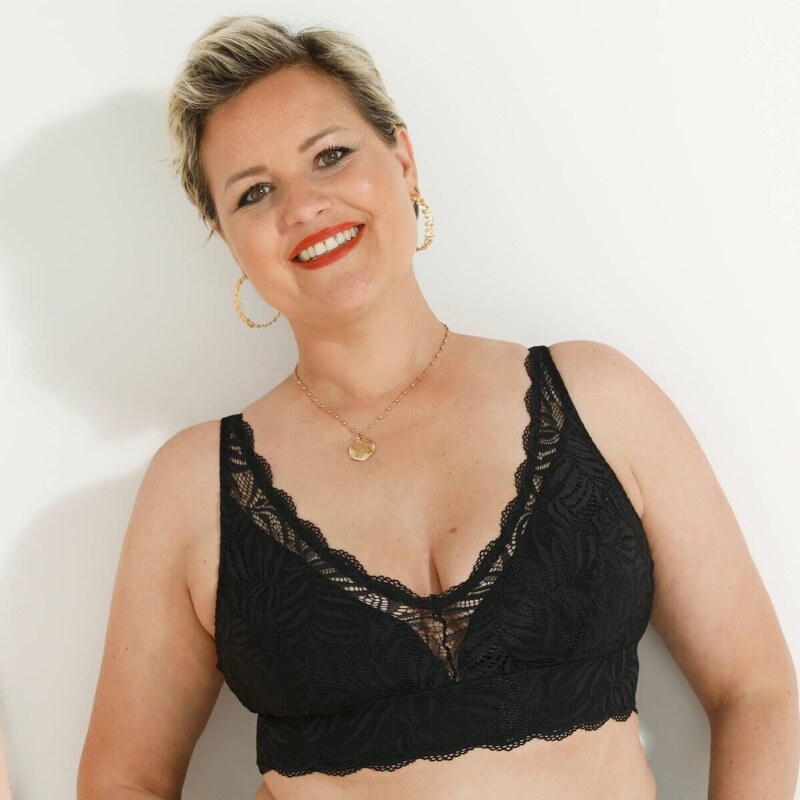 Protetická trojuholníková podprsenka zo strečovej čipky, bez kostíc 48957897