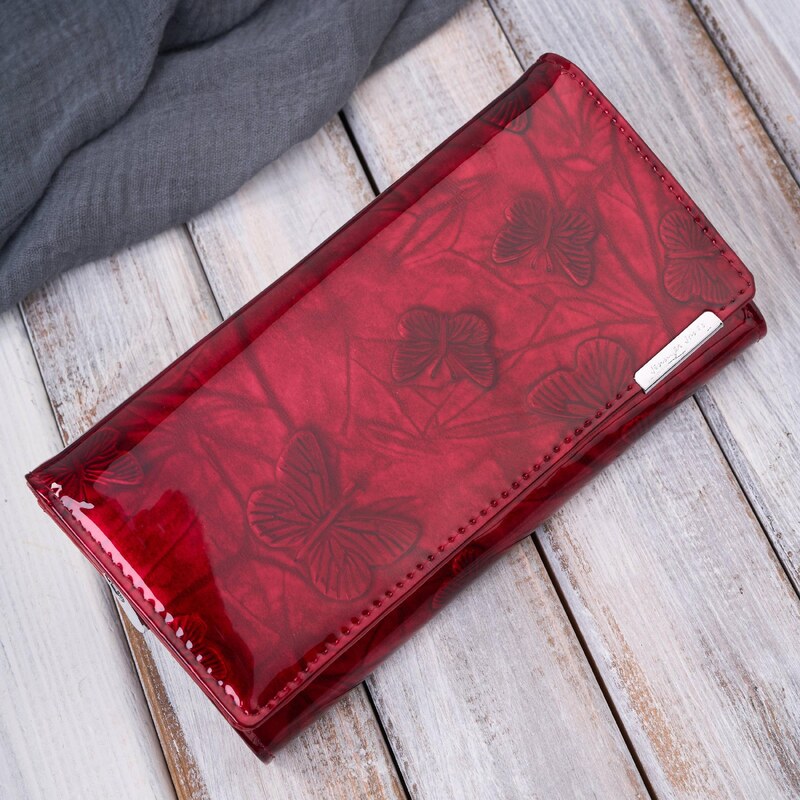 Jennifer Jones Dámska lakovaná peňaženka s krokodílím reliéfom | 67378299