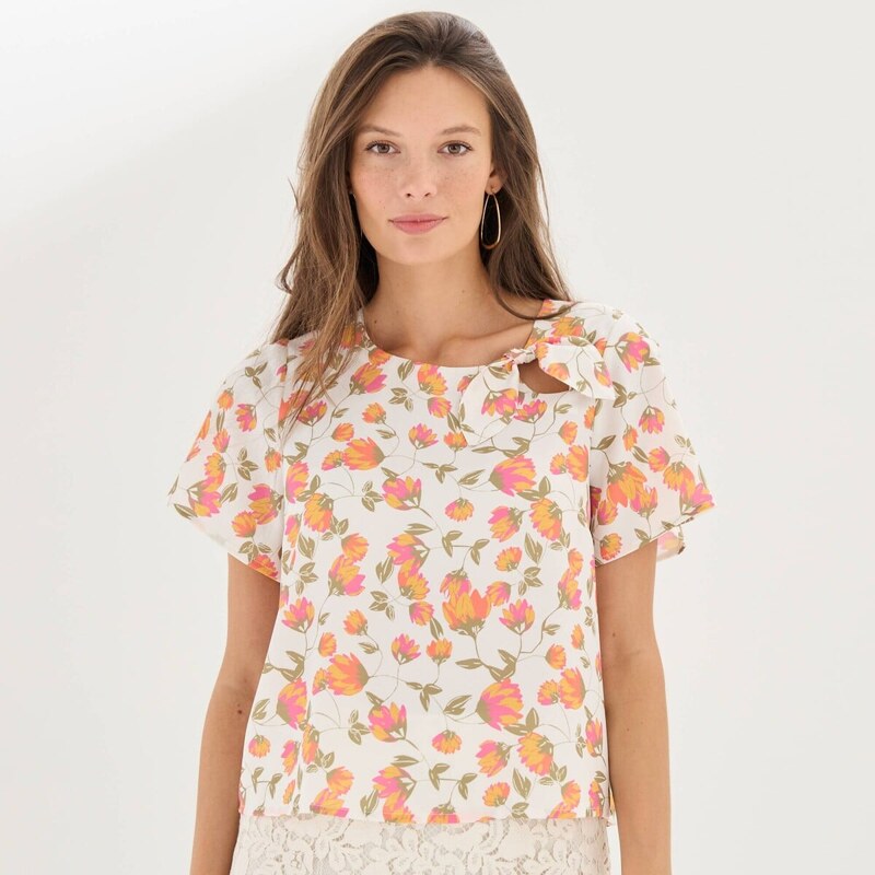 Blúzkas viazačkou vo výstrihu a potlačou kvetín ražná/ružová 054 67387888