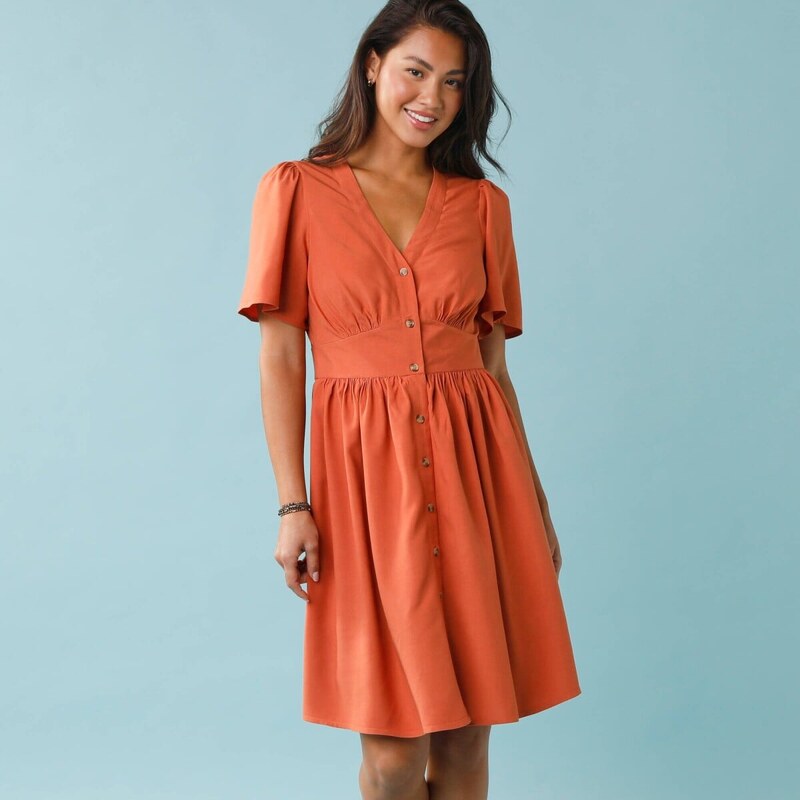 Krátke jednofarebné šaty s gombíkmi pre nižšiu postavu papriková 052 67387966