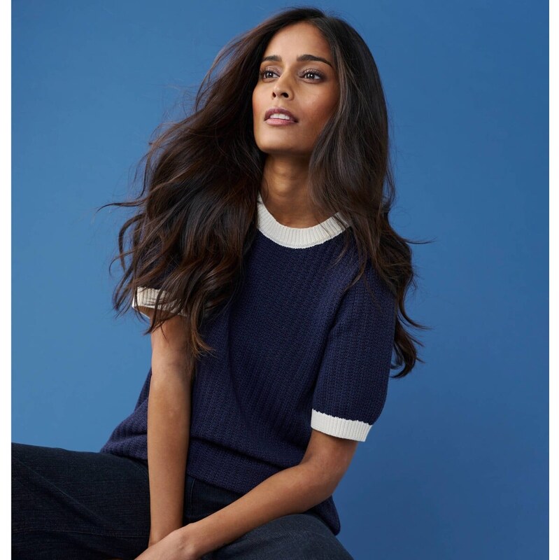 Úpletová blúzka s krátkymi rukávmi a kontrastným lemom nám. modrá 67387997