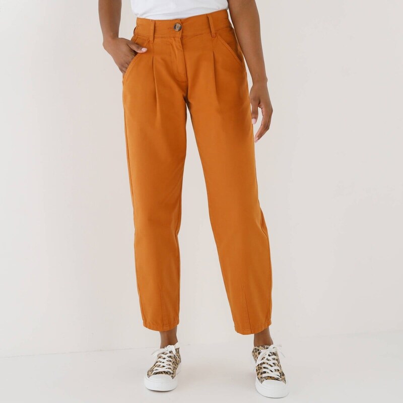 Nohavice so skladmi a záševkami na koncoch nohavíc karamelová 052 67388179