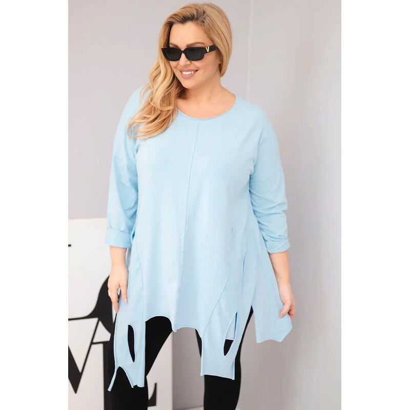 Kesi Dámska bavlnená blúzka Plus Size s asymetrickým lemom a výrezmi 67409679