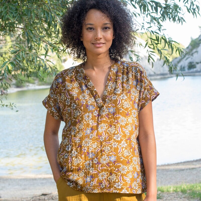 Mušelínová blúzka s tuniským výstrihom a potlačou bronzová 054 67417737