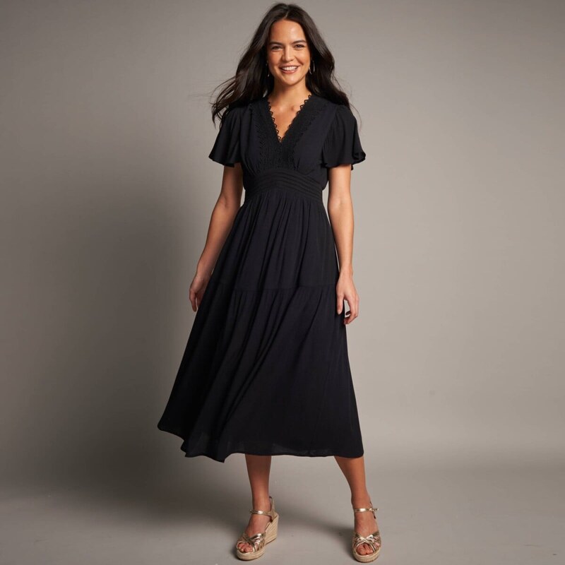 Rozšírené krepónové dlhé šaty s macramé čierna 038 Blancheporte 67436064