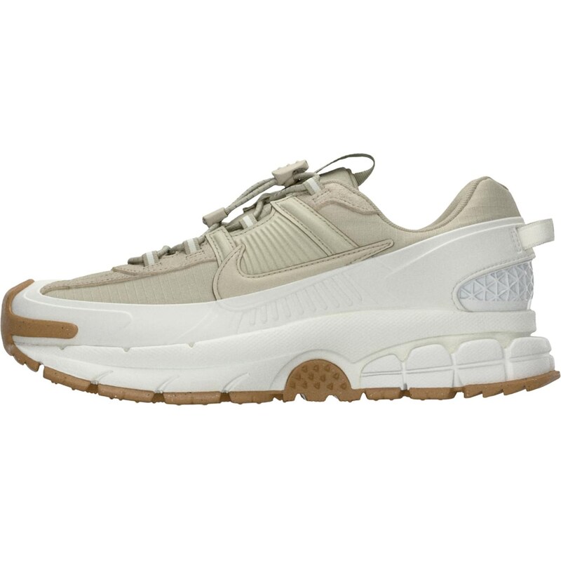Nike Sportswear Nízke tenisky ZOOM VOMERO ROAM tmavobéžová / biela 67468611