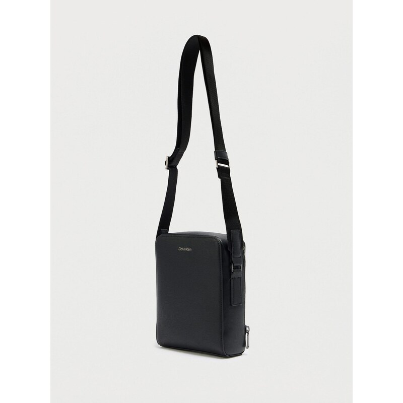 Calvin Klein Taška cez rameno EMBLEM čierna 67468848