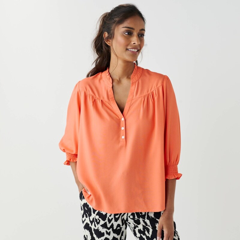 Jednofarebná blúzka s výstrihom na gombíky koralová 054 Blancheporte 67494141
