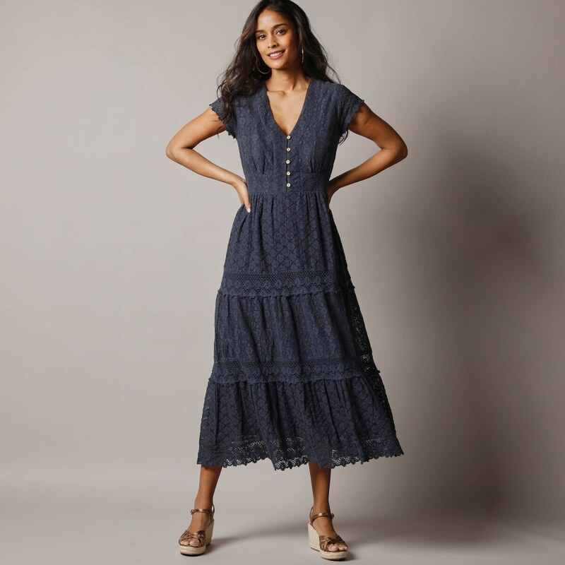 Dlhé čipkované šaty s macramé temná modrá 054 Blancheporte 67494152