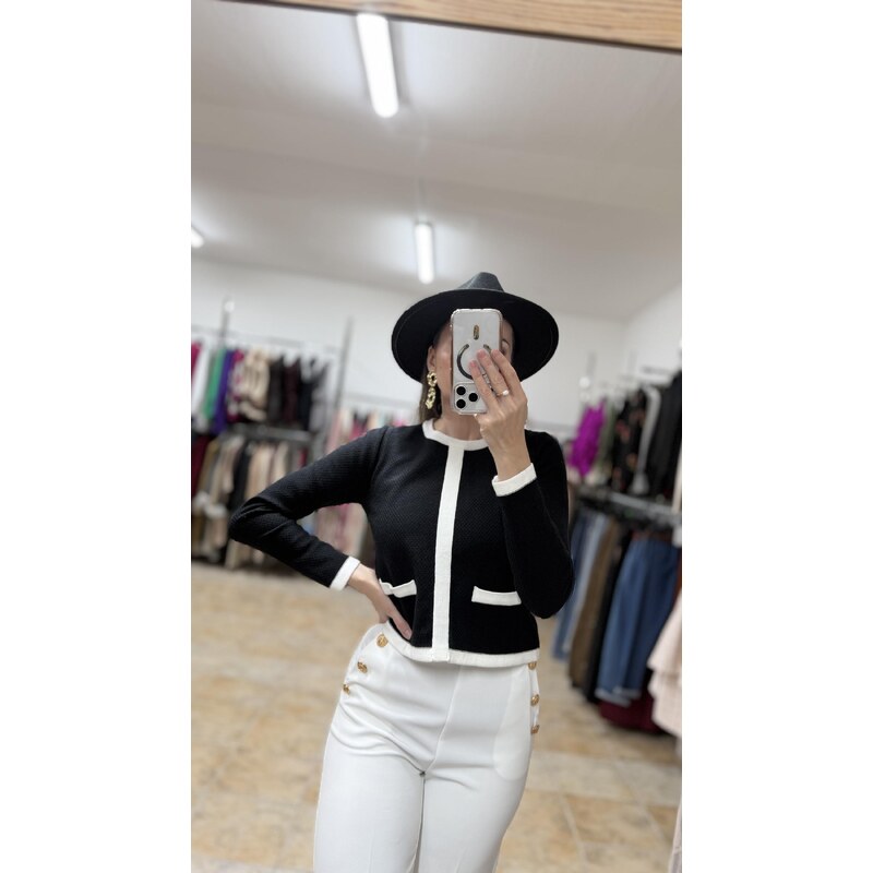 E-shop Krátky elegantný sveter Marylin