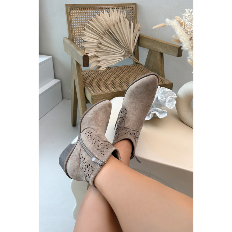 Kesi Béžové dámske členkové topánky na plochom podpätku s ažúrovým 67925191