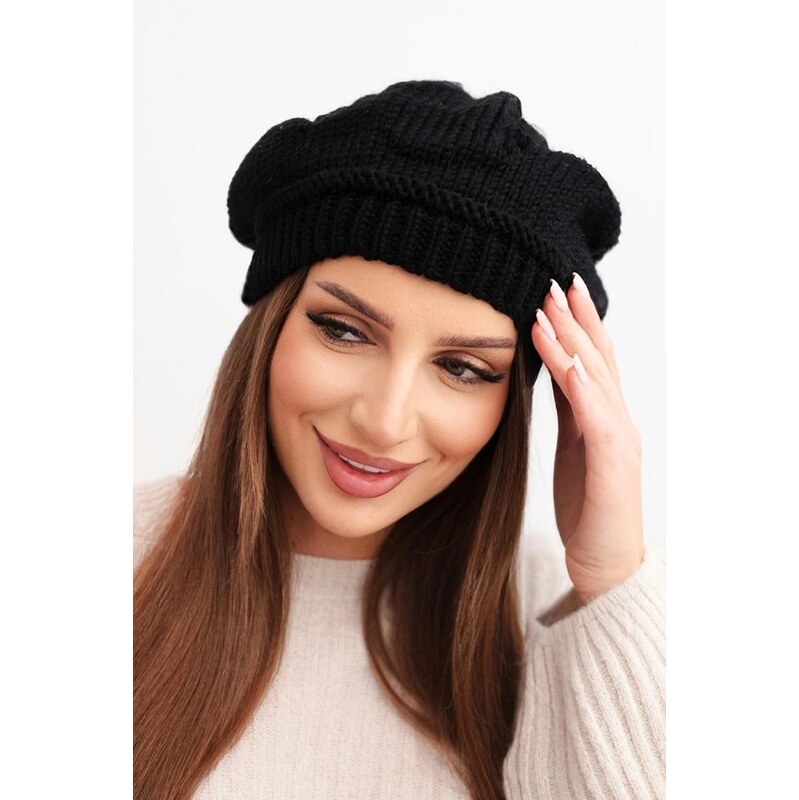 MladaModa Dámska čiapka s ozdobnými kryštálmi K459 čierna 67680765