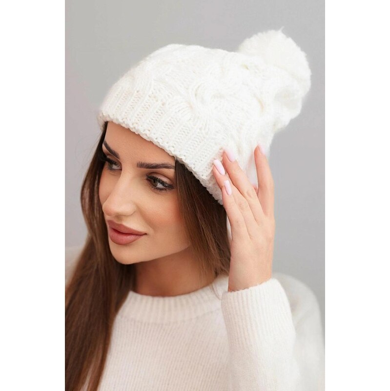 MladaModa Dámska čiapka s hrubým vrkočovým vzorom a brmbolcom K458 67680871