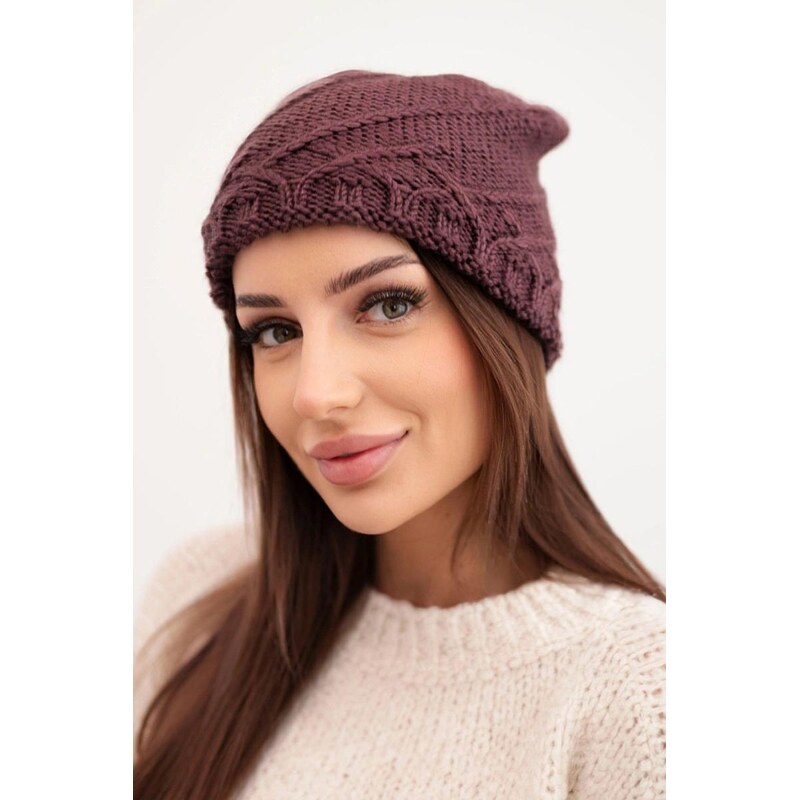 MladaModa Dámska čiapka s ozdobným pletením K372 tmavá fialová 67680981