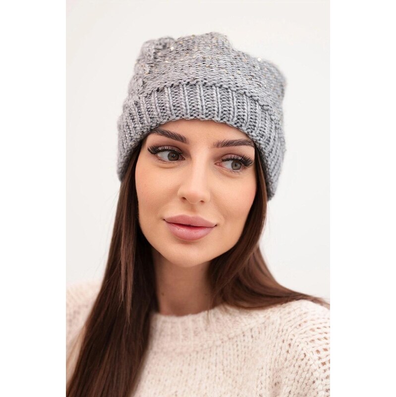 MladaModa Dámska čiapka s flitrami K359 svetlá šedá 67680982