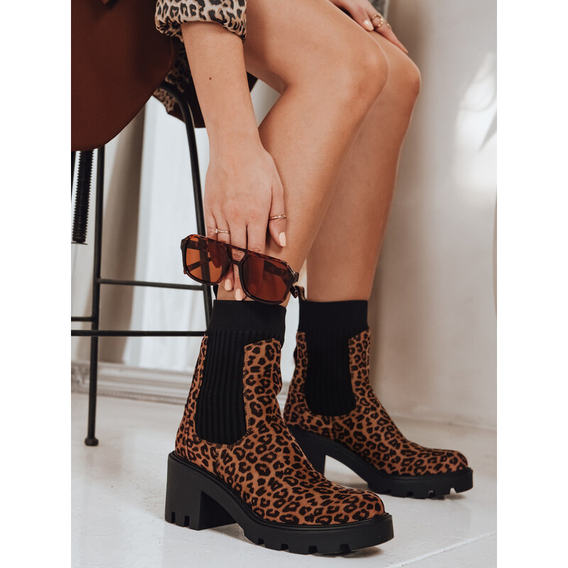 Dámske semišové čižmy s leopardím vzorom v hnedej farbe FashionStreet 67683789