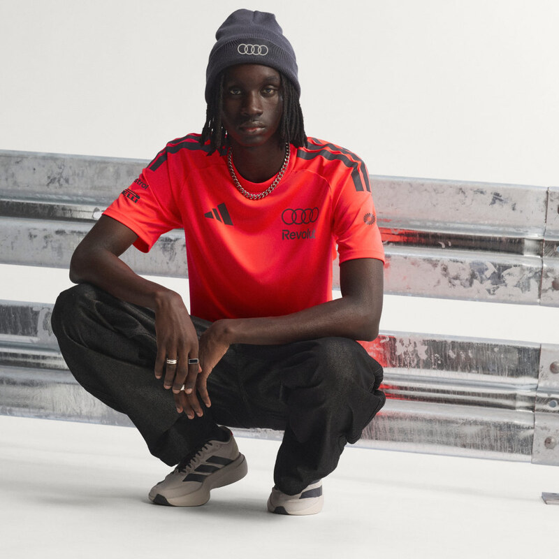 Adidas TRIČKO AUDI REVOLUT F1 TEAM SET UP 67759125