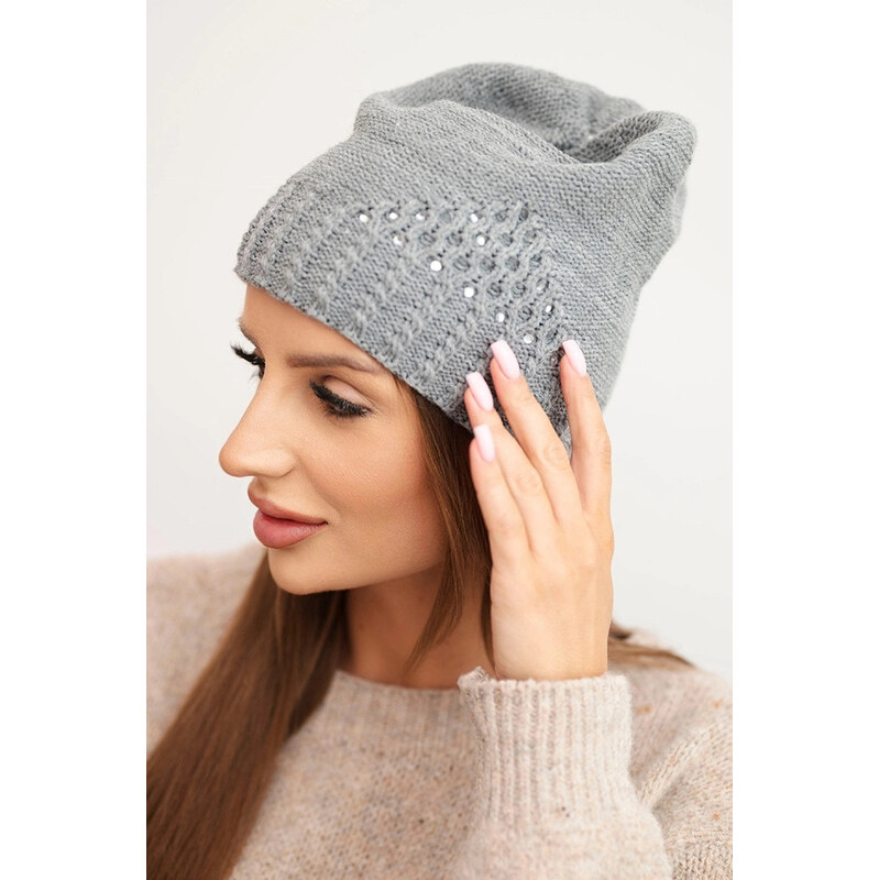 K-Fashion Dámska zimná vlnená čiapka s ozdobným pletením a kamienkami 67779183