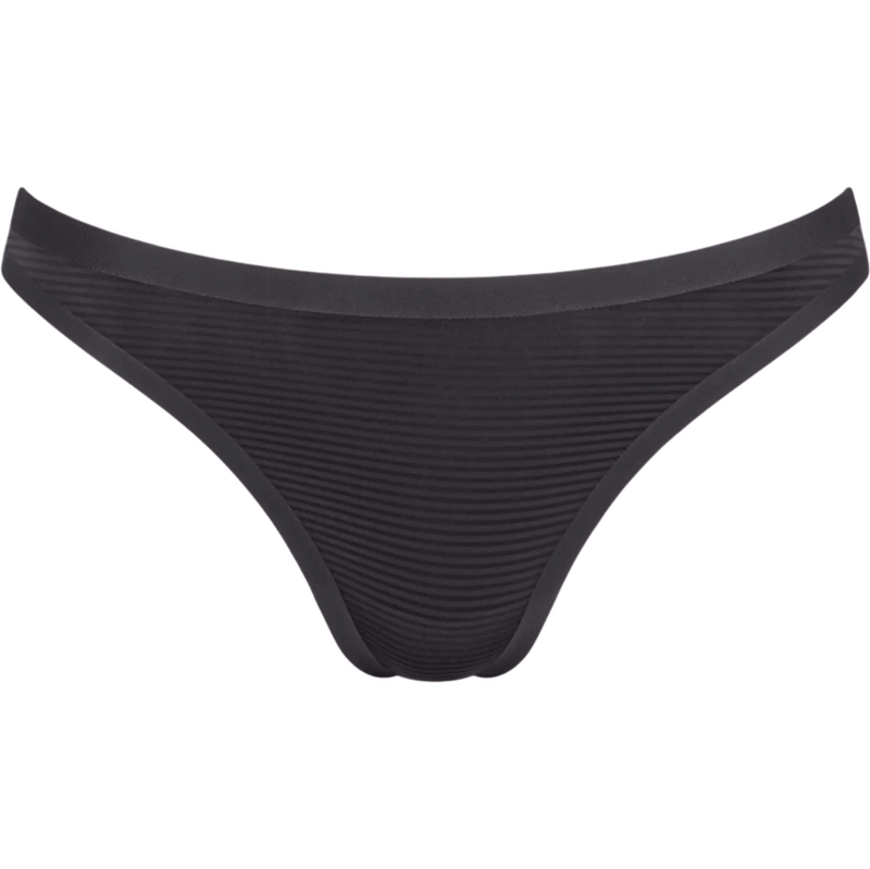 Dámske tangá ZERO Feel Air String - BLACK - black 0004 - SLOGGI 67779644