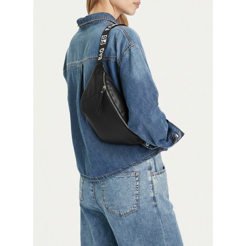 Fashion & CO Väčšia dámska moderná ľadvinka čierna 48945048