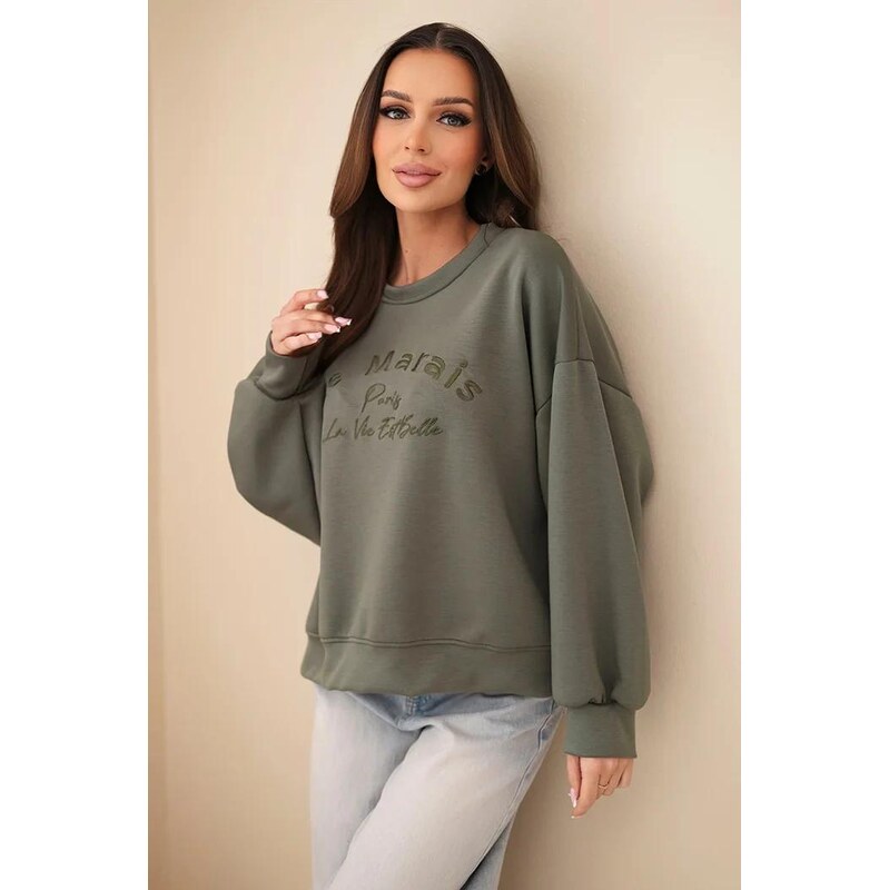 MladaModa Voľná mikina s vyšívanými nápismi model 26024 farba khaki 67842124