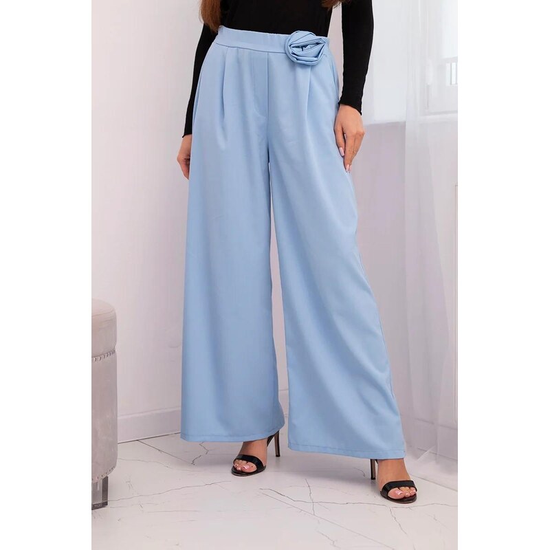MladaModa Elegantné nohavice so širokým strihom a ozdobným kvetom 67282459