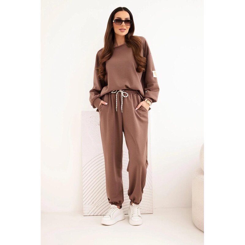 MladaModa Viskózová tepláková súprava s nášivkou na rukáve model 25353 67907985