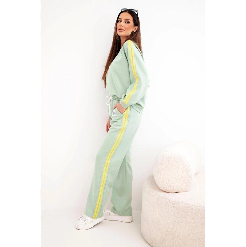 MladaModa Voľná viskózová tepláková súprava s pruhmi po bokoch model 67907994