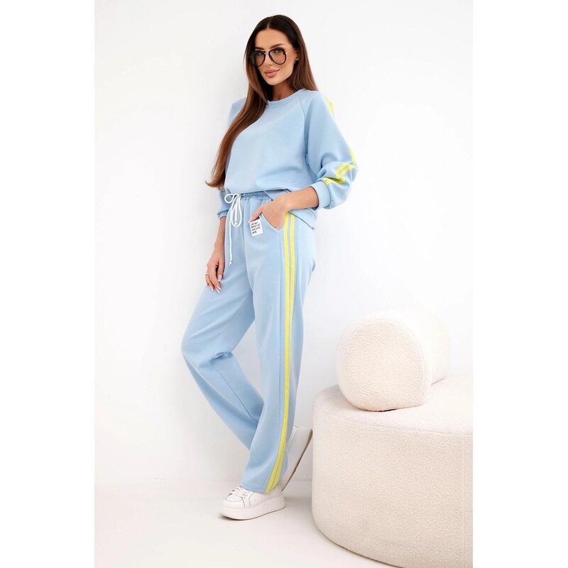 MladaModa Voľná viskózová tepláková súprava s pruhmi po bokoch model 67907995