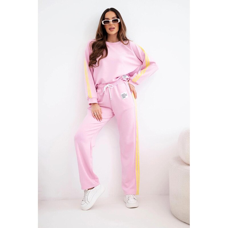 MladaModa Voľná viskózová tepláková súprava s pruhmi po bokoch model 67907996