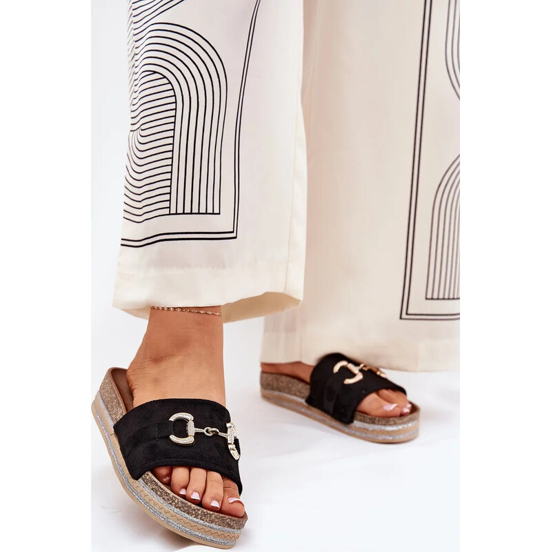 Kesi Čierne dámske šľapky na platforme so zlatou ozdobou a brokalom 67901800