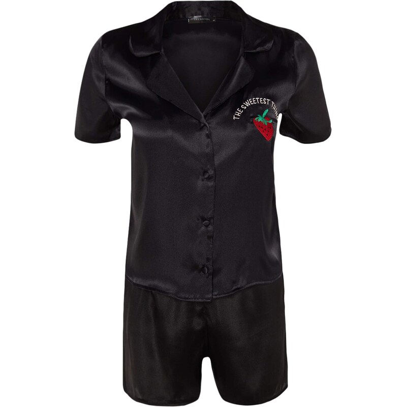 Trendyol Kraťasy červená / čierna / biela 67904316