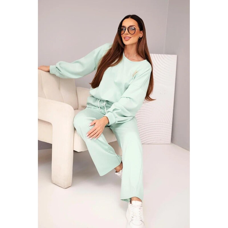 MladaModa Viskózová tepláková súprava s brošňou model 22193 tmavá 67908010