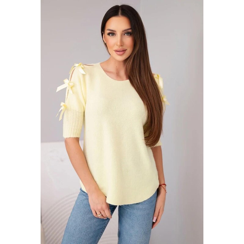 MladaModa Sveter s krátkym rukávom a ozdobnými mašličkami model 26001 68262401