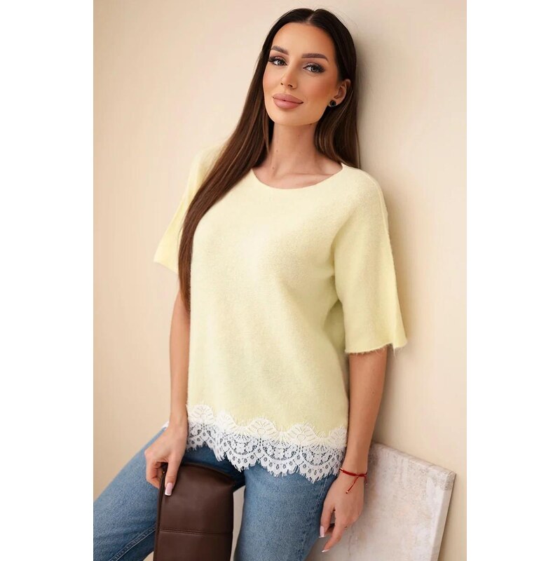 MladaModa Sveter s krátkym rukávom a čipkou dole model 26018 svetlý 68264116