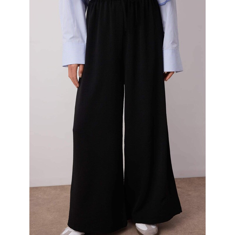 Trendyol Nohavice čierna 68299686