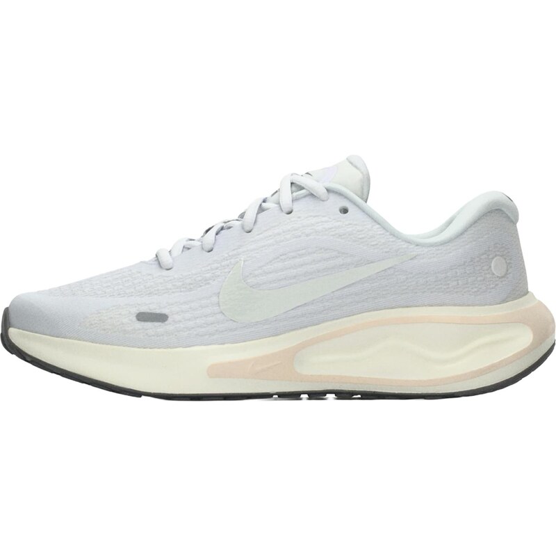 NIKE Bežecká obuv Journey Run striebornosivá / svetlosivá / šedobiela 68382564