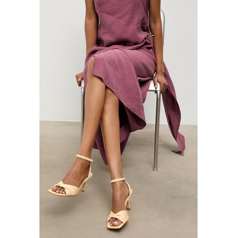 Answear.LAB sandále na ihličkovom podpätku kožené 68438857