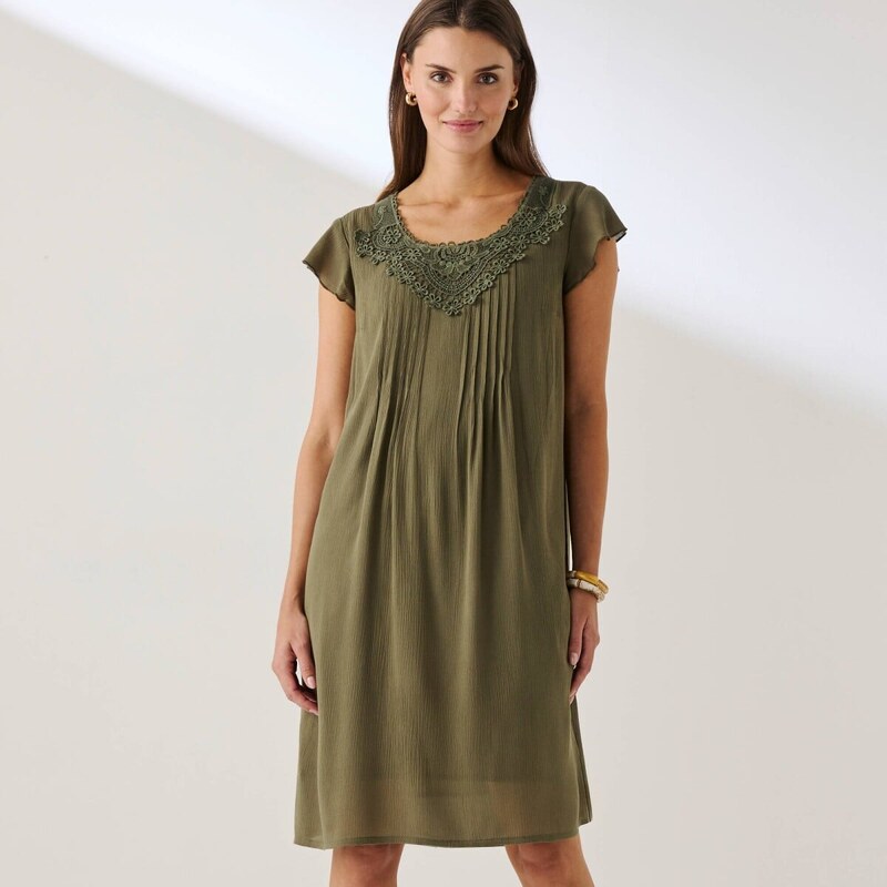 Jednofarebné krátke šaty so zámikmi a macramé, krepón khaki 046 68620409